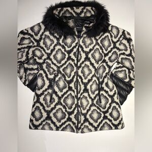 Chic Black and White Patterned Women's Jacket With Puffer Vest